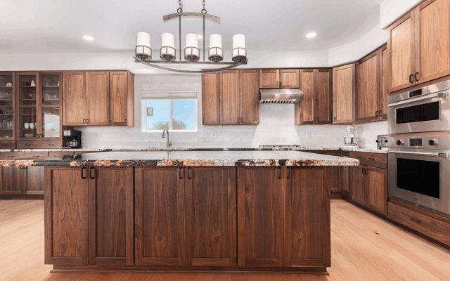 semi-custom-starmark-cabinets-in-a-beautiful-north-phoenix-01